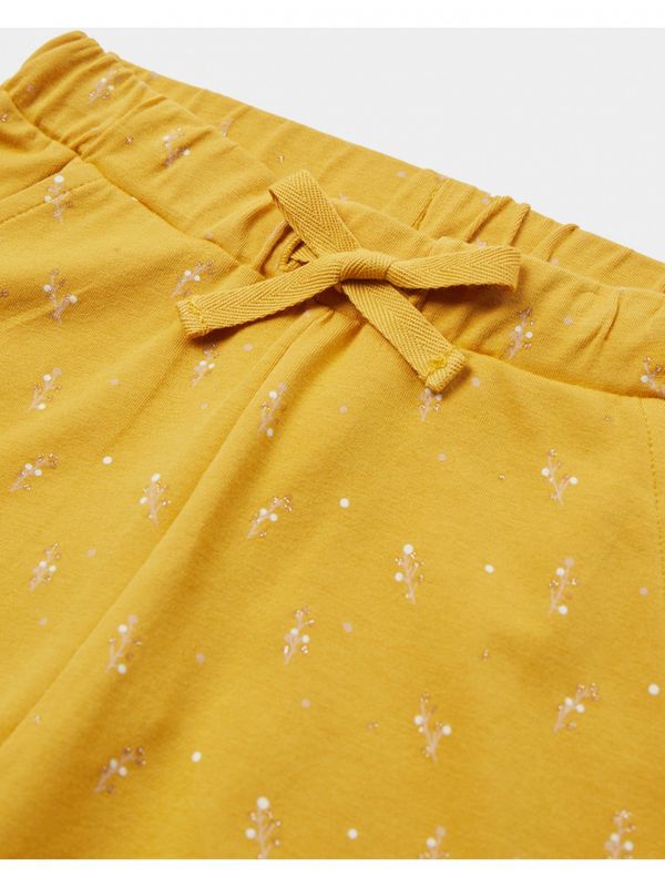 Sofie Schnoor, shorts gul